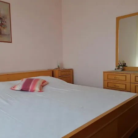 Apartment Fuer 6 Personen Ca 80 M In Jadranovo, Adriakueste Kroatien Kvarner Bucht *